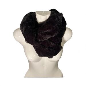 West Loop Elegant Dark Faux Fur Scarf